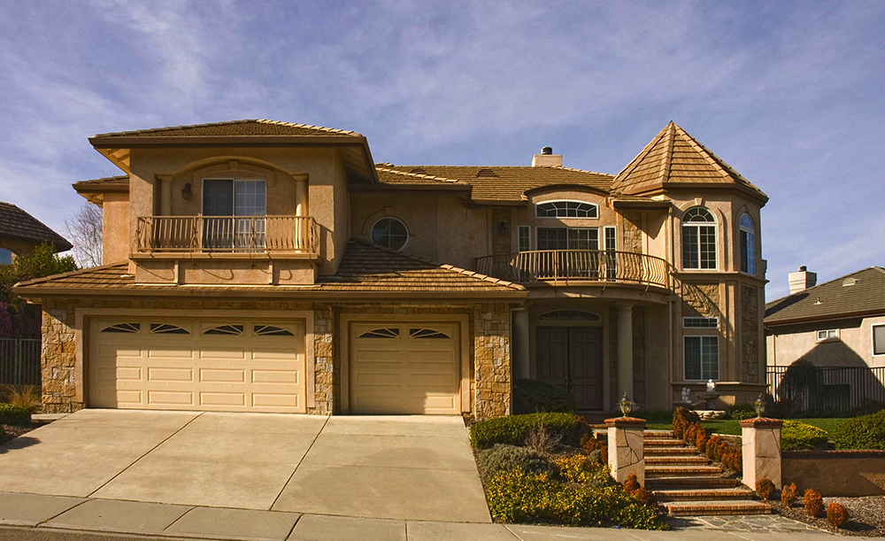 Front yard beauty in Roseville, CA: A testament to FiveSTAR Landscape's design excellence.